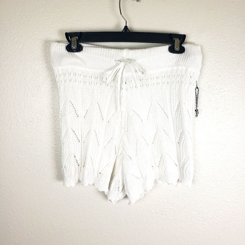 Women's Story On White Knit Crochet Drawstring Lined Shorts Size Medium